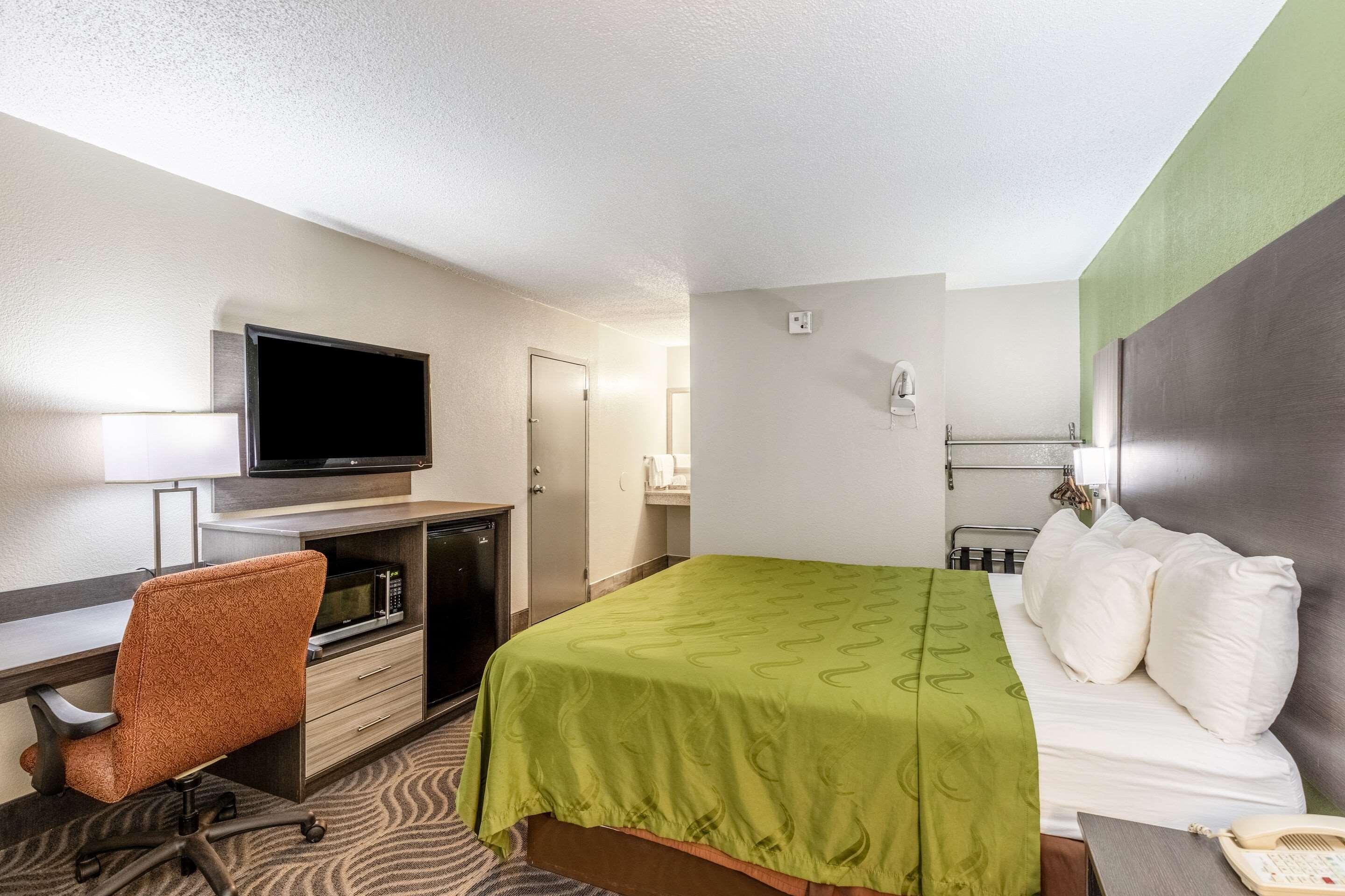 Quality Inn Newport Exterior photo
