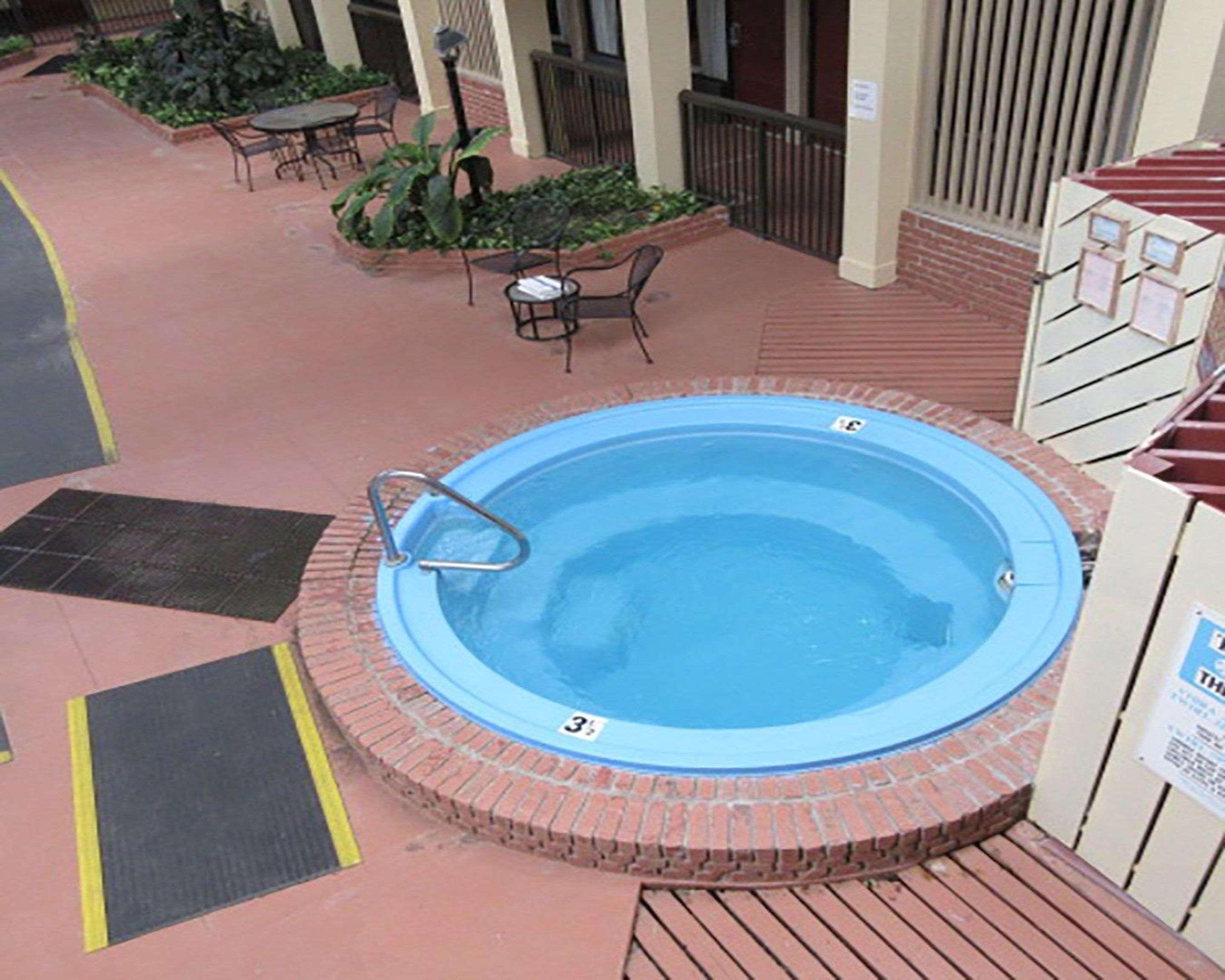 Quality Inn Newport Exterior photo